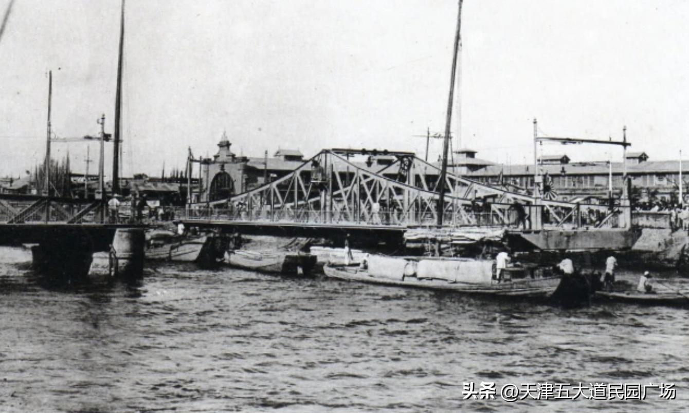 天津开启式铁桥,天津著名的海河解放铁桥