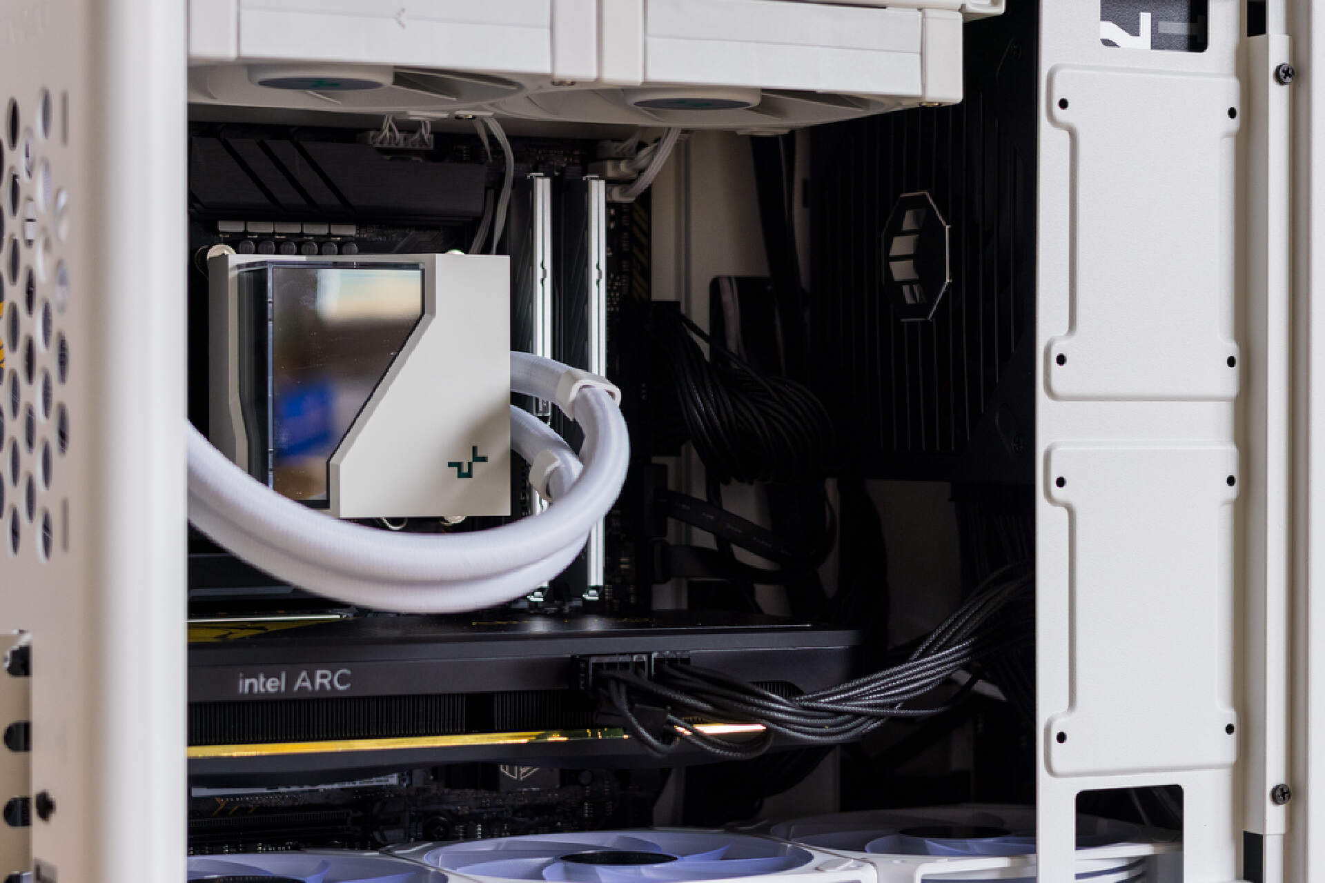 matx机箱和itx机箱对比,itx主机和matx主机哪个好