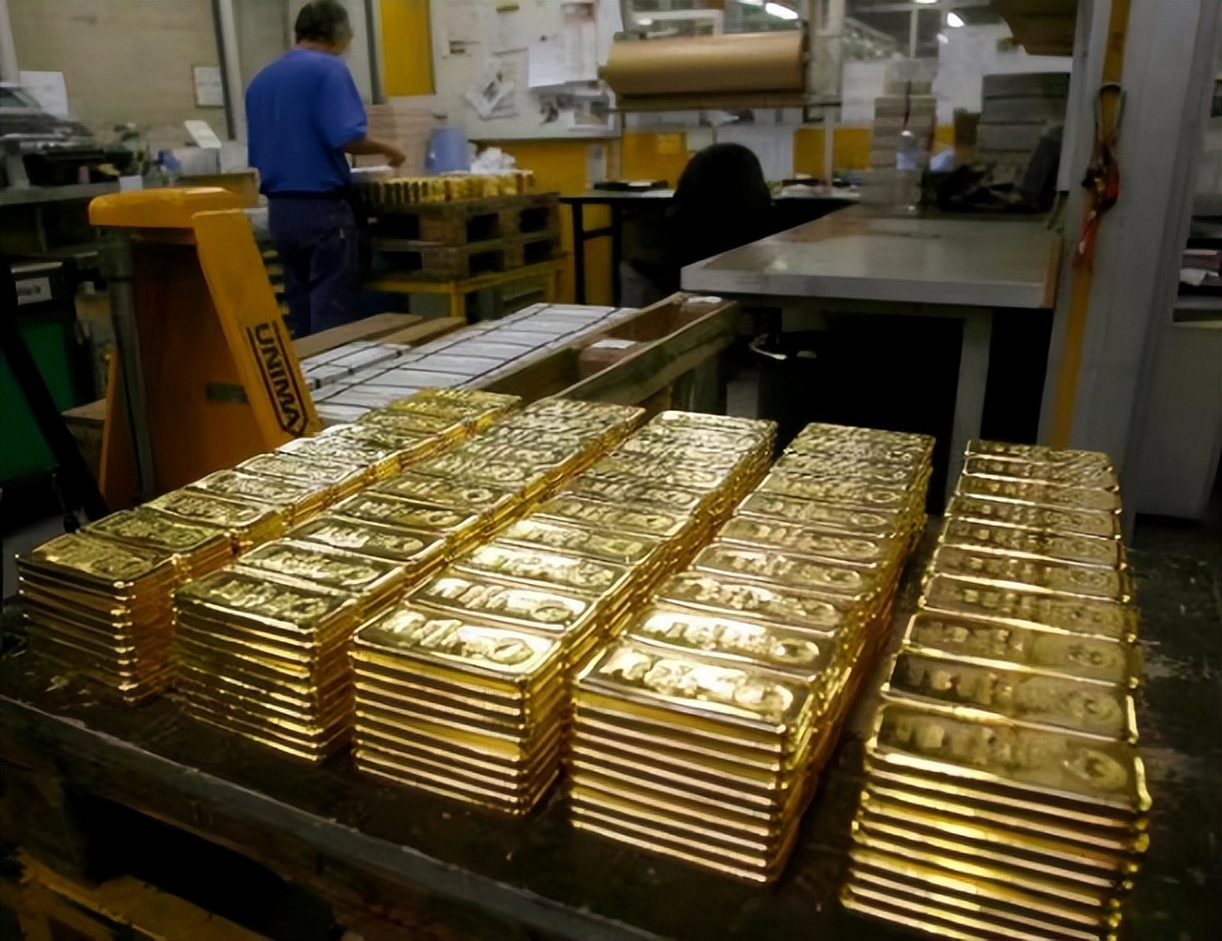 黄金从欧美运回来,美媒中国运20飞往塞尔维亚