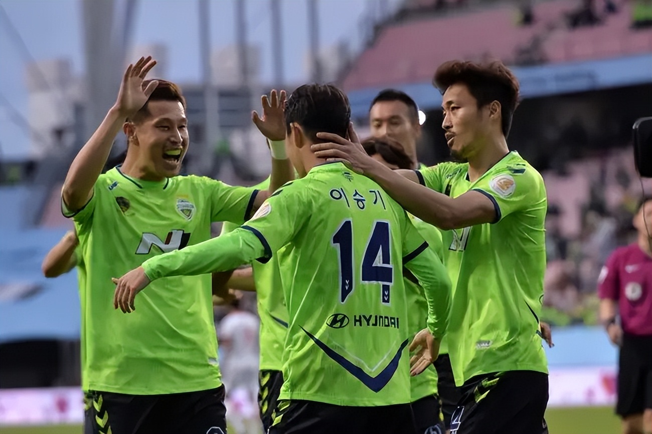 韩足总杯淘汰赛主客场,浦项铁人对全北现代比分预测