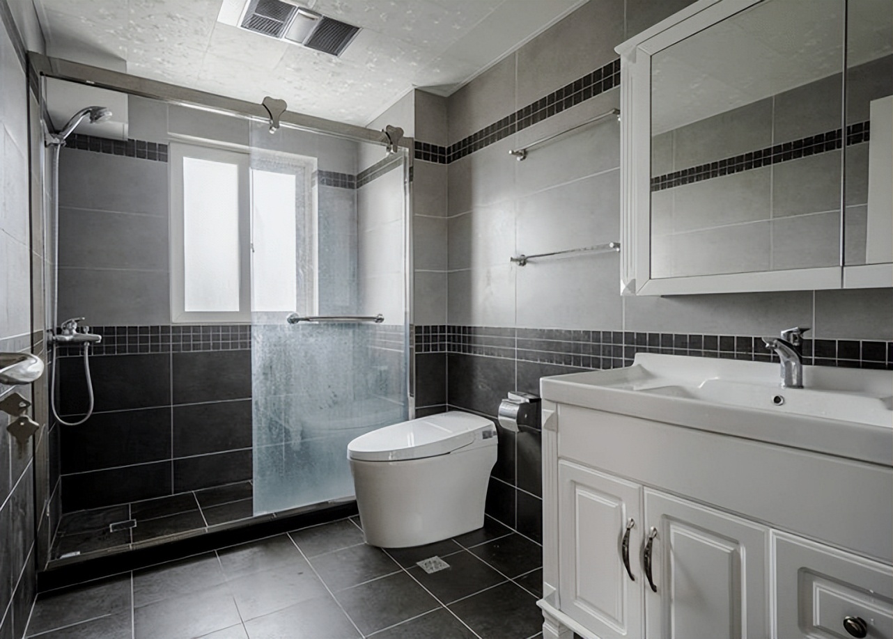 卫生间漏水住楼下的如何处理,卫生间漏水到楼下了怎么补救