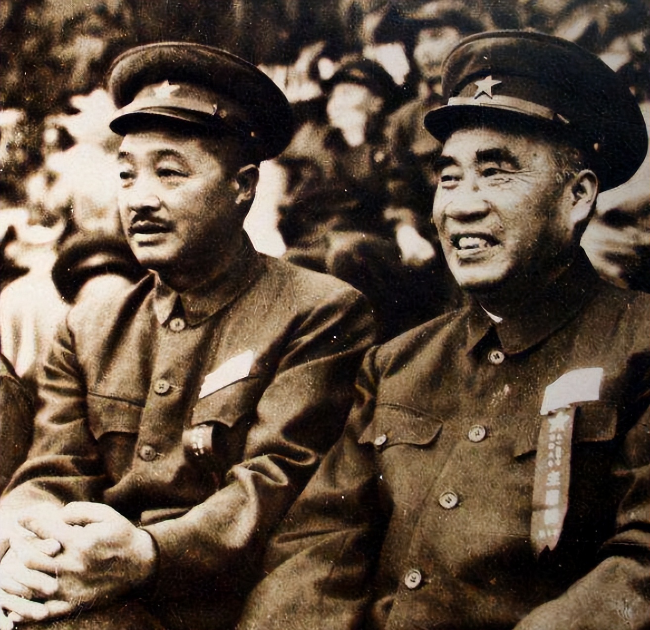 1961年容国团参加世乒赛，贺龙感到很紧张，于是让董必武下去休息