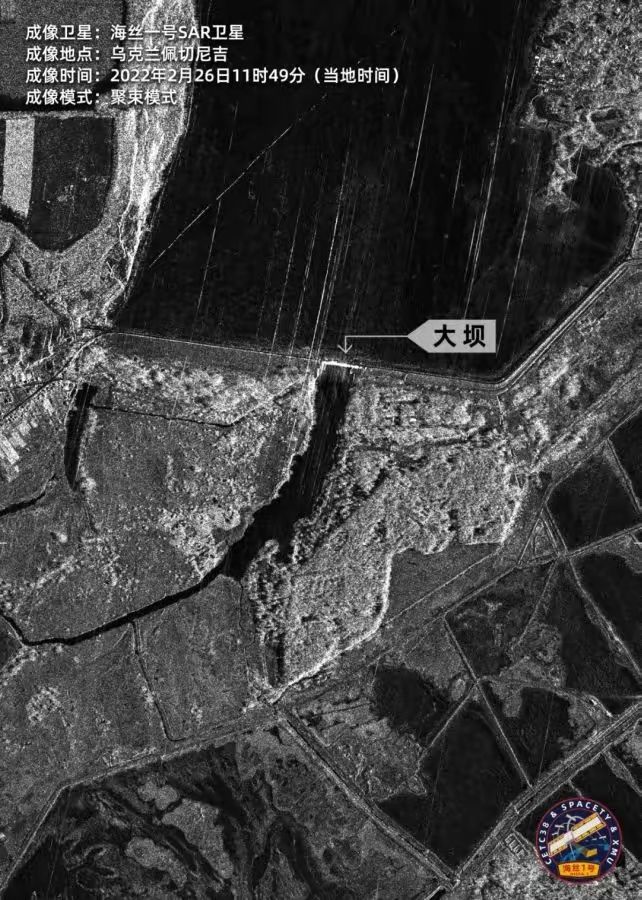 同样是卫星拍摄的照片,为何美国的是彩照,而中国是黑白的?