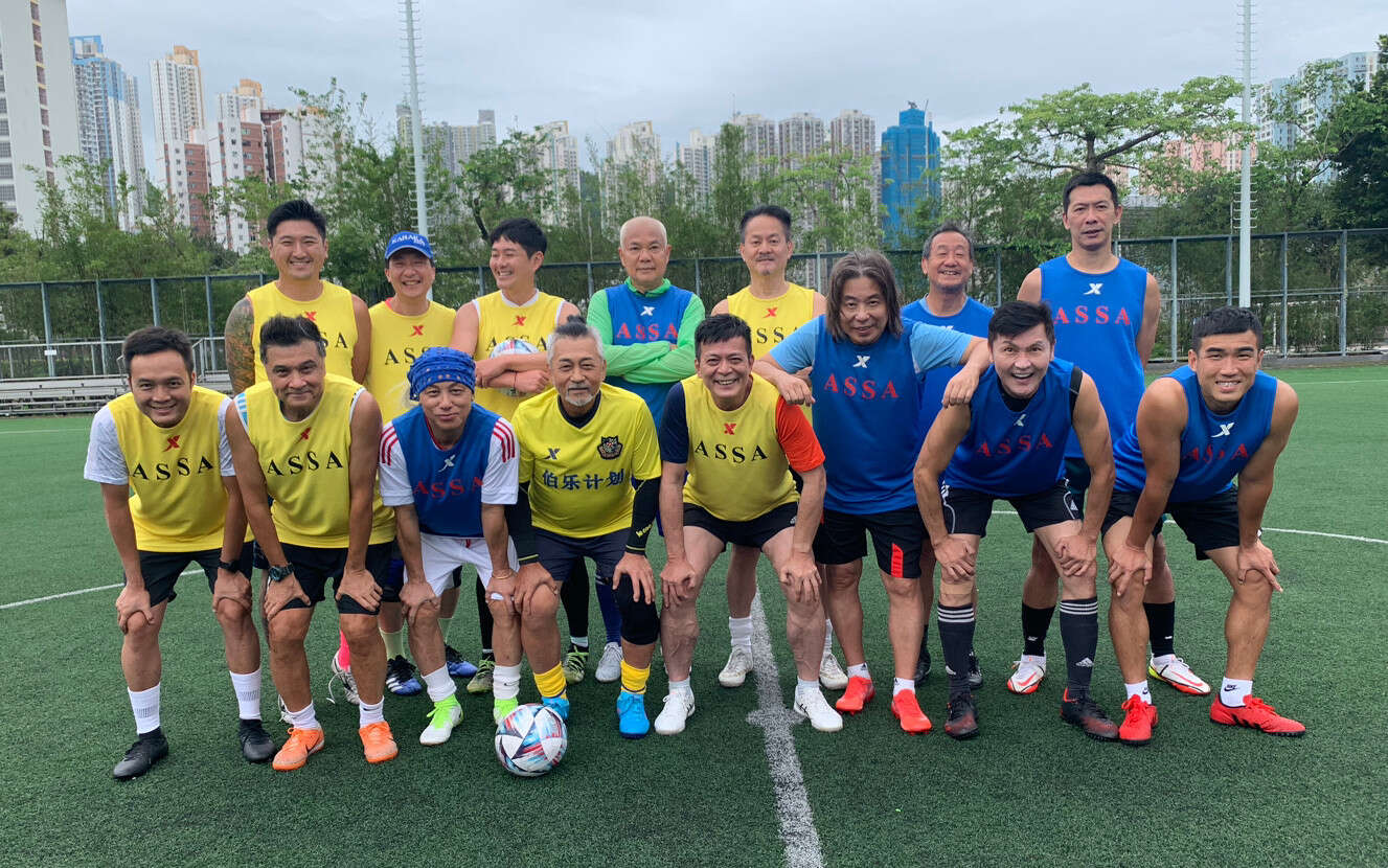 黄日华穿衣风格,黄日华年轻时踢球的视频