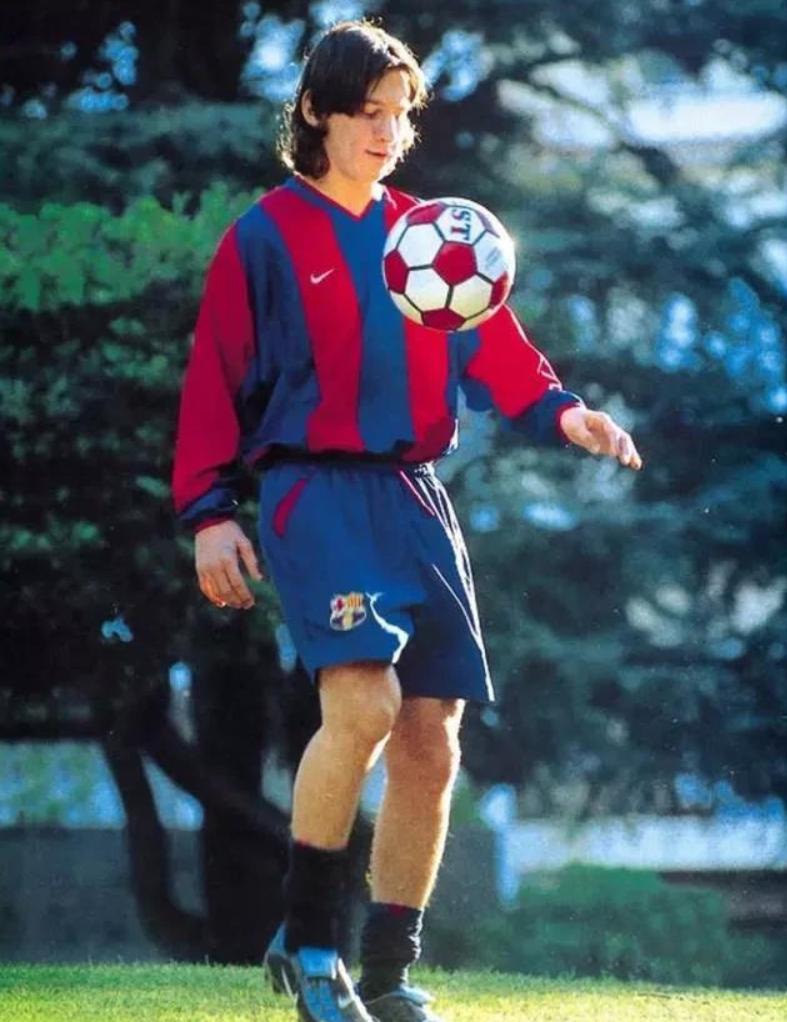 梅西自律前有多爱吃甜食,梅西多自律