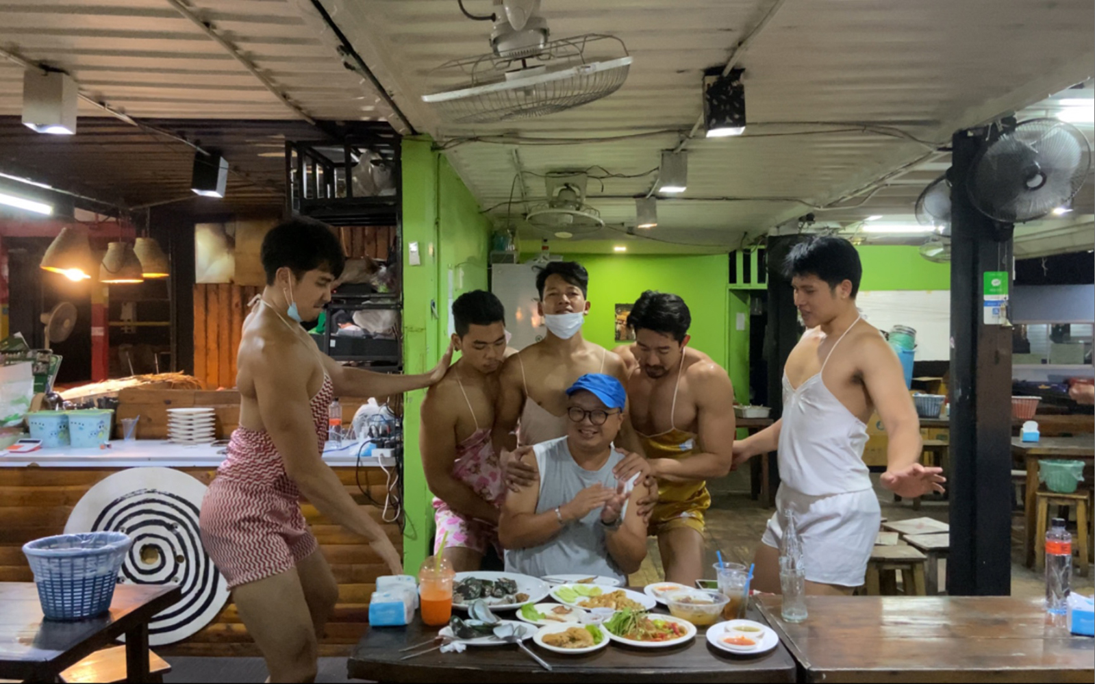 云南西双版纳猛男餐厅被查,云南“猛男餐厅”被查