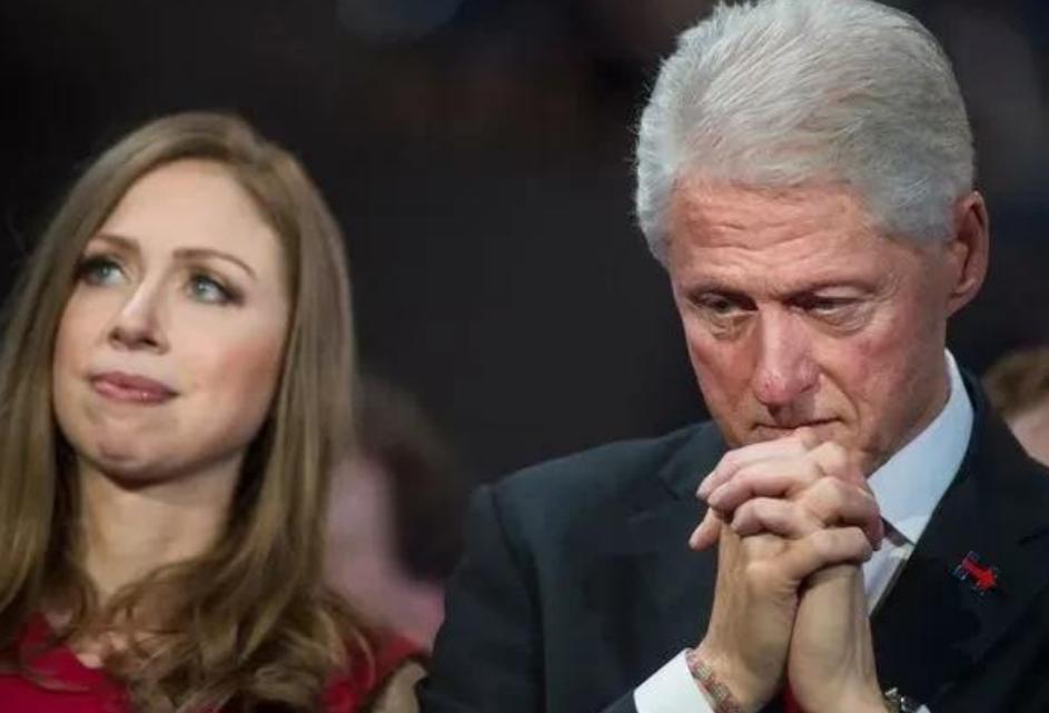 女儿是小棉袄：2010年，克林顿把女儿交到了姑爷手上，忍住没有哭