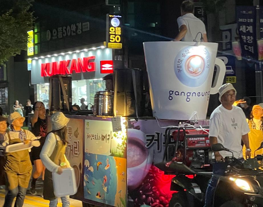 网红曝光韩国端午活动现场！大量使用汉字不伦不类，场面简陋可笑