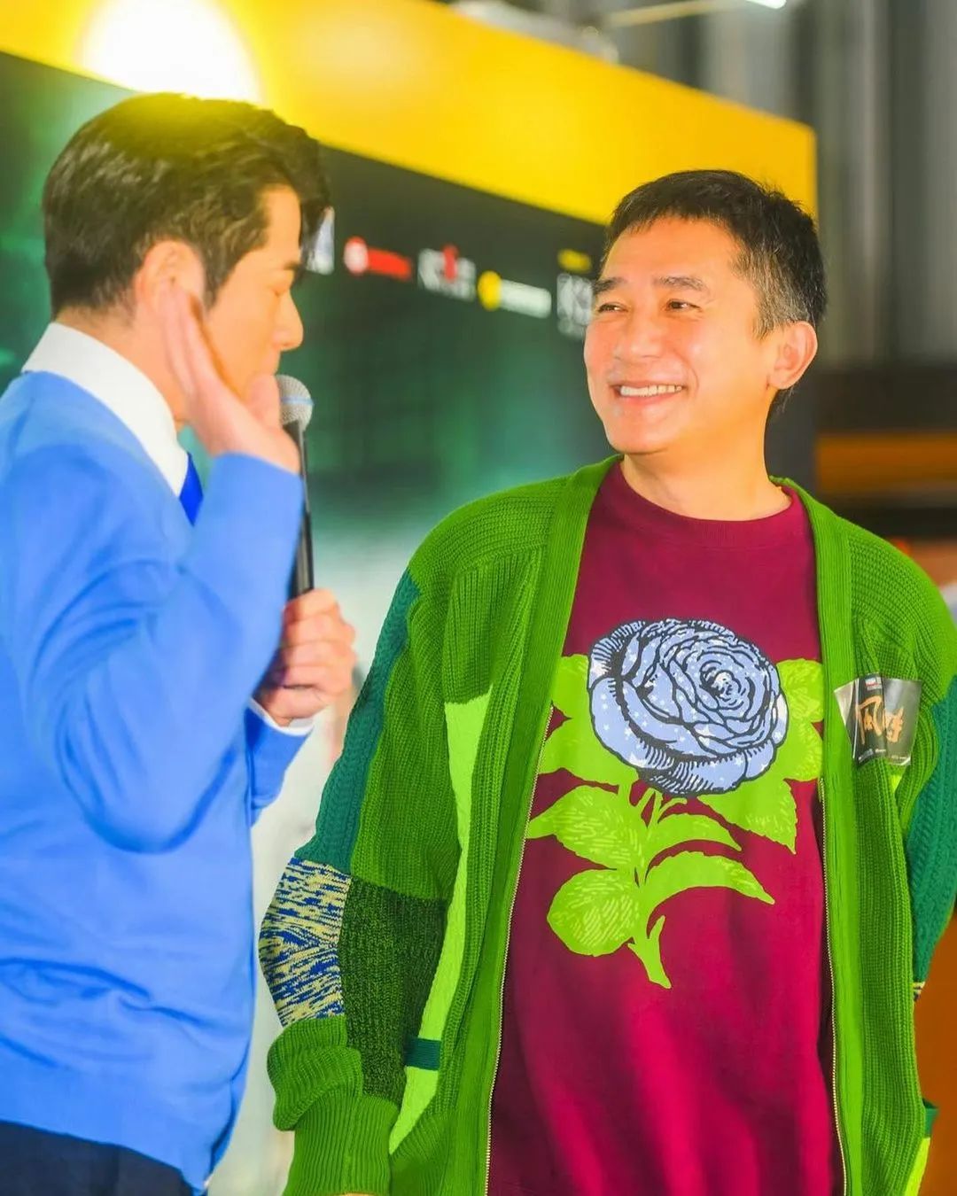 刘嘉玲与梁朝伟恩爱合照穿小香风,刘嘉玲梁朝伟红毯动图