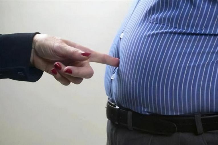 医生提醒：男人的“丁丁”，为何会缩小？不排除这3个原因影响