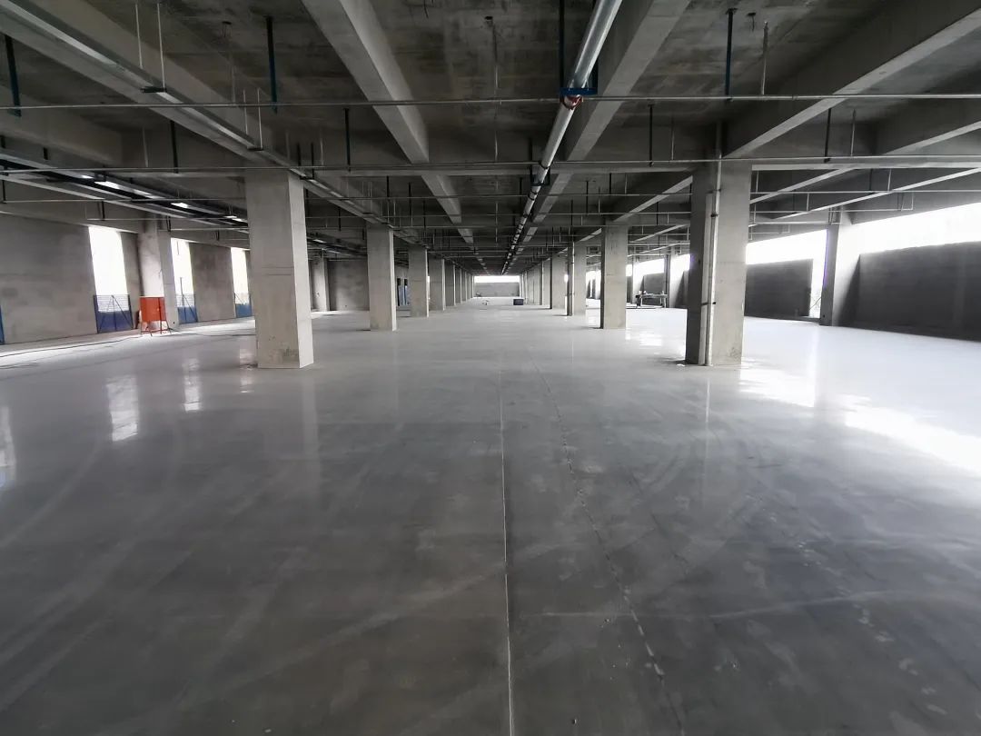 耐磨地坪施工全过程,厂房金刚砂耐磨地坪施工流程