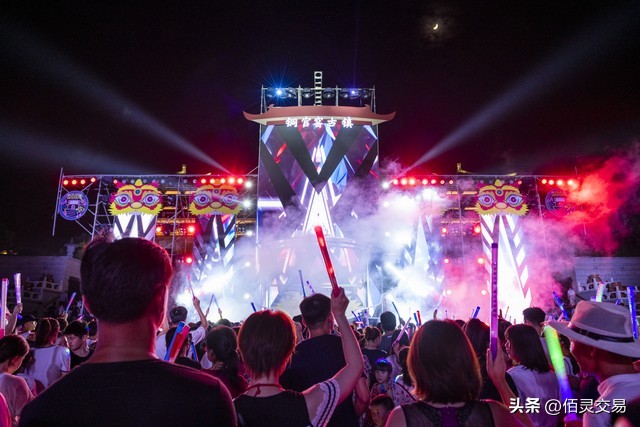 投资界的狂欢夜：股市里的财经幽默大赛