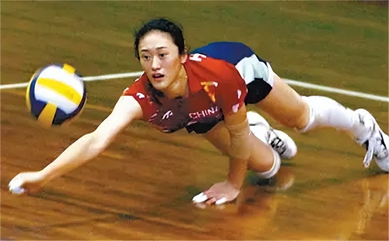 女排名将刘亚男：体坛生涯有泪，因2斤毛豆嫁给帅哥，婚姻幸福