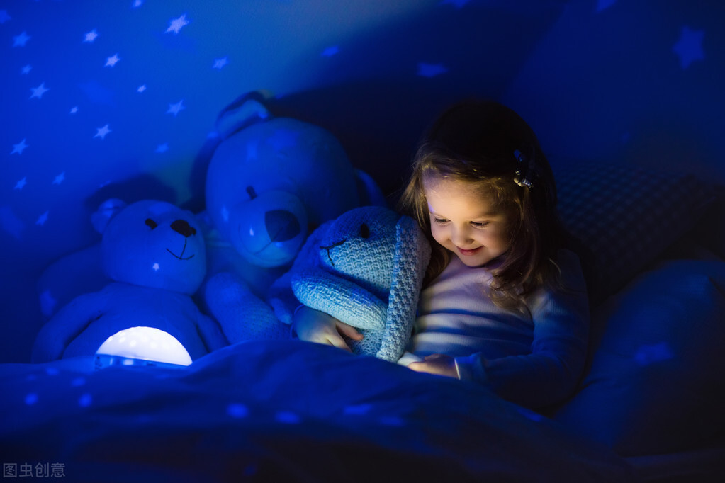开小夜灯睡觉对孩子会造成散光吗,开小夜灯睡会影响孩子生长发育吗