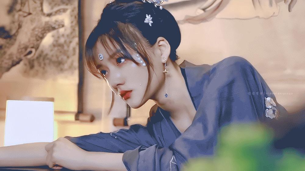 王楚然、任敏和杨颖各带俩剧同期开播,99年小花啪啪打了杨颖的脸