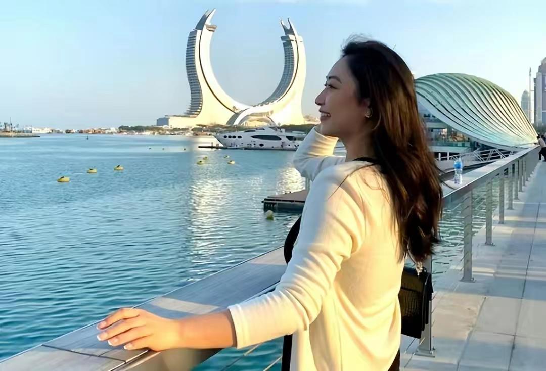 世界杯颁奖的空姐,中国空姐见证梅西颁奖