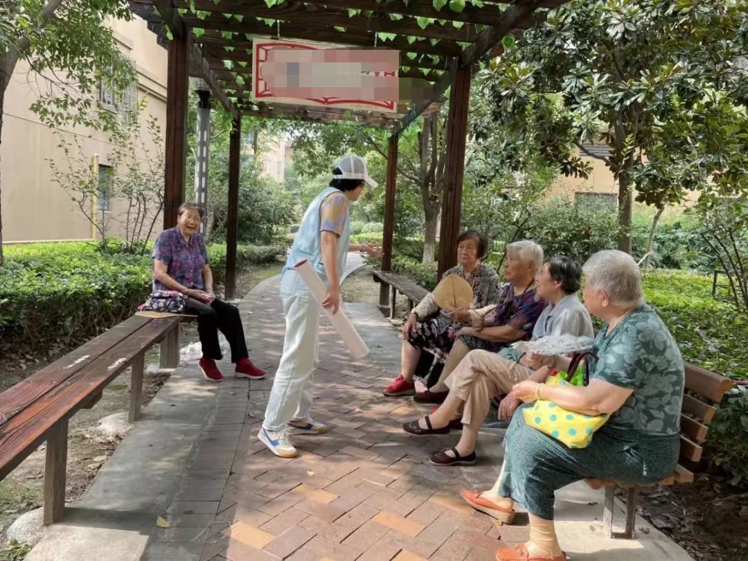 我，90后女孩，在深圳给特殊老人洗澡，可年收入36万，就是有点累