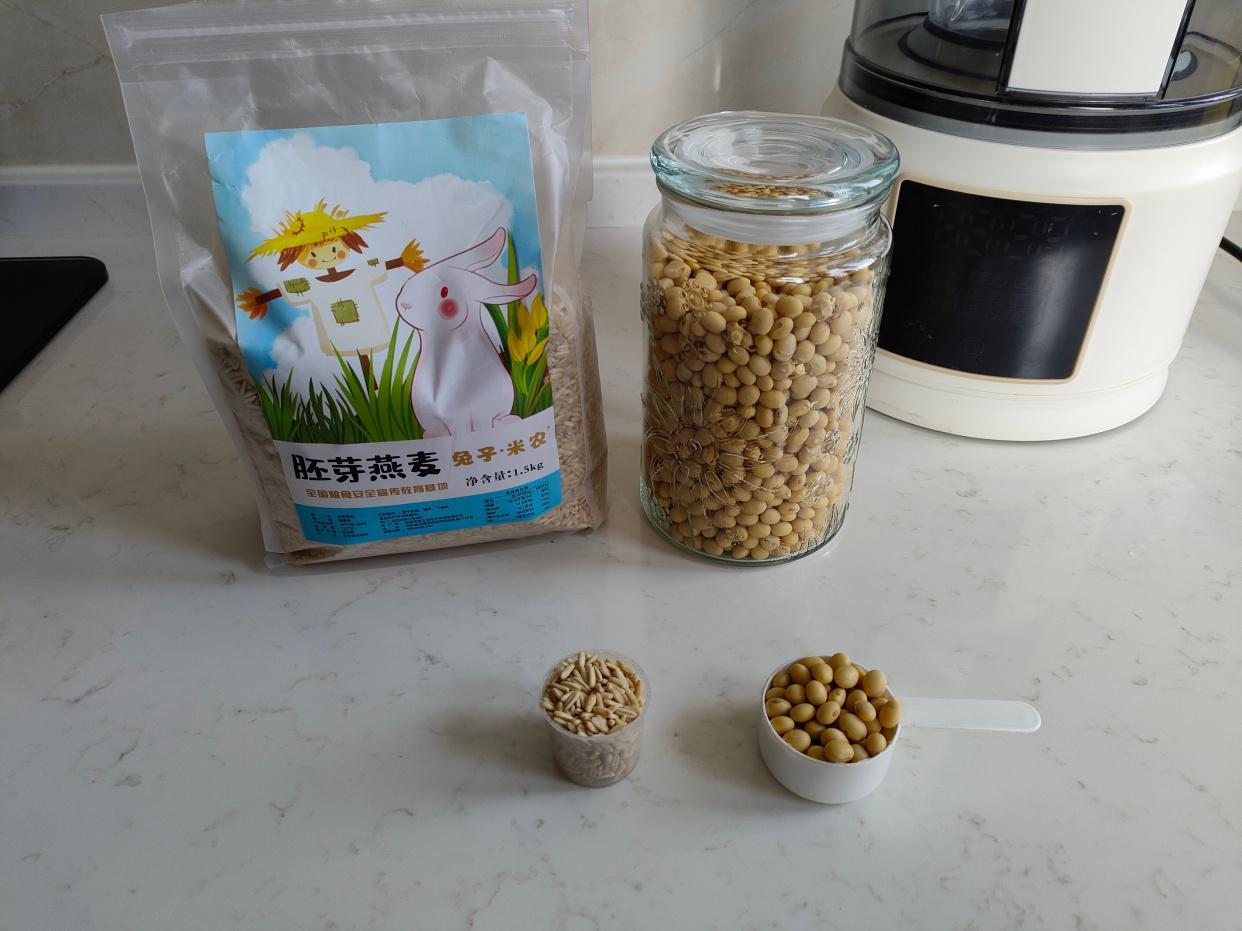 老两口晒出早餐，低调“奢华”又养生，网友感叹：退休金多少