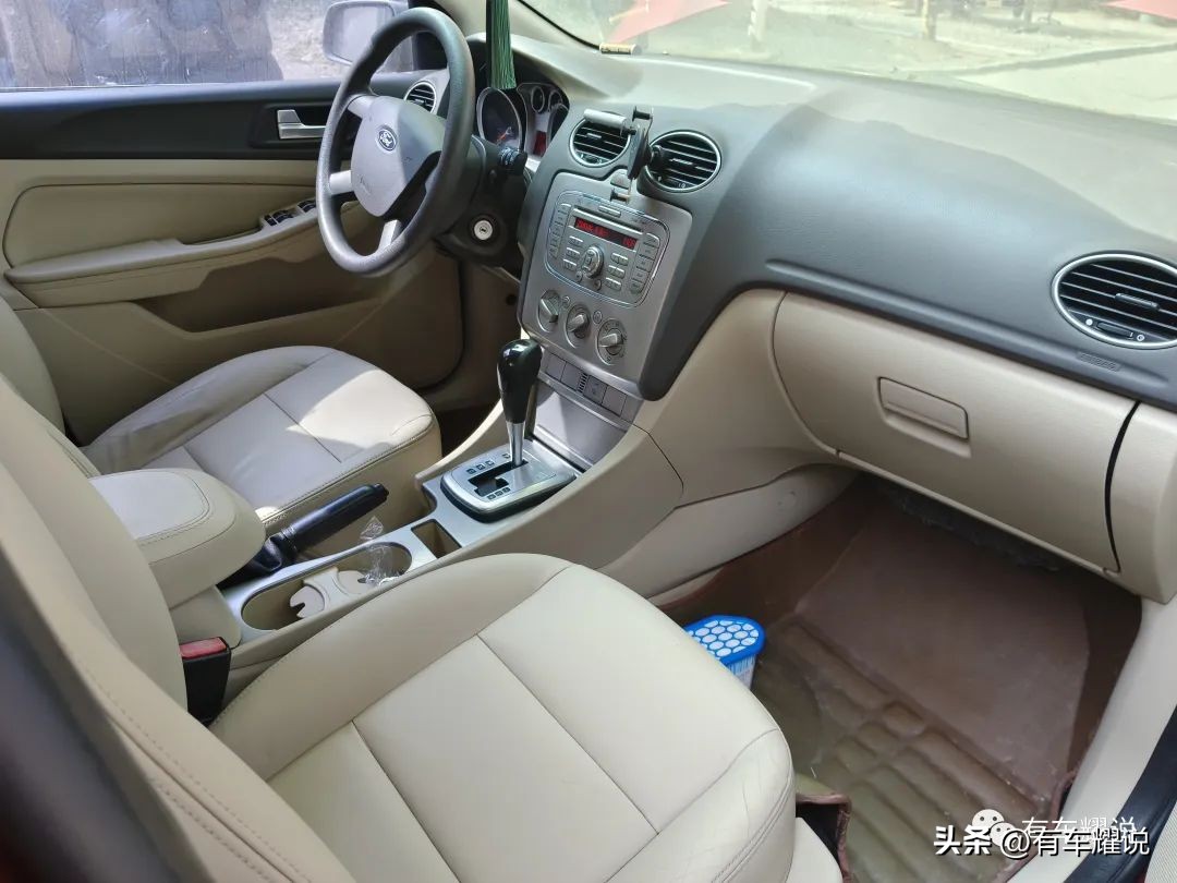 一万多的福克斯手动挡哪一款好,一万多的福特福克斯12款手动两厢