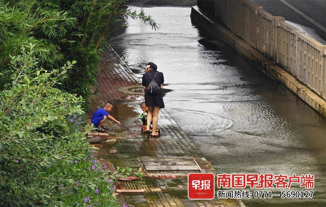 广西出现神秘泉水,广西南宁地下冒水视频