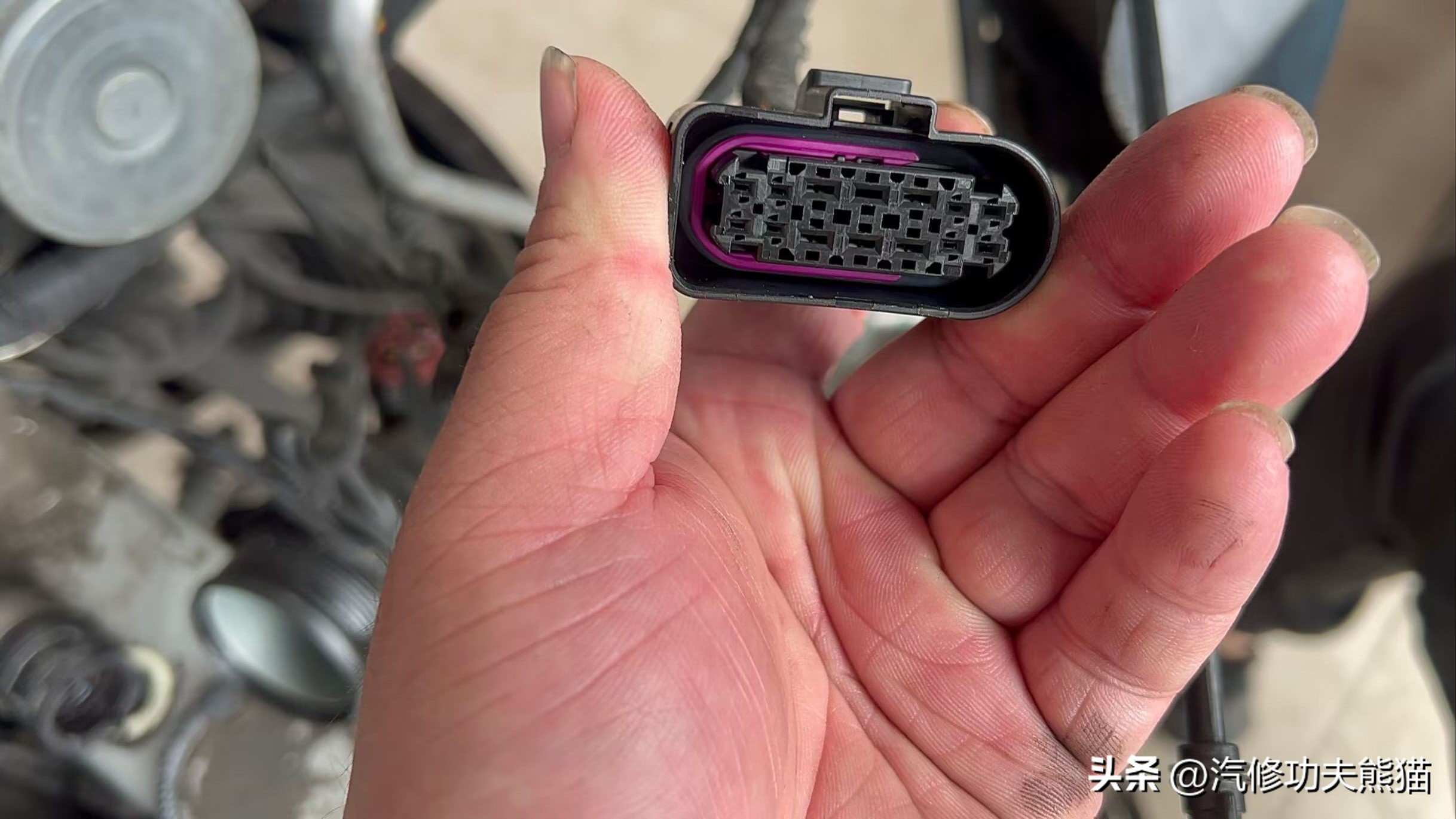 奥迪A4L烧机油！*草烟**公司是让你们烧*草烟**烧钱，我们让你不烧机油