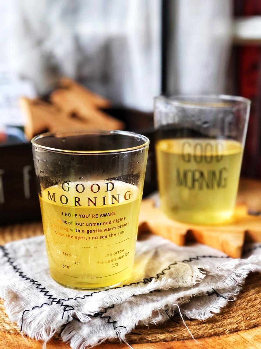 便秘用蜂蜜水通便的方法,早晨空腹喝蜂蜜水可以通便吗