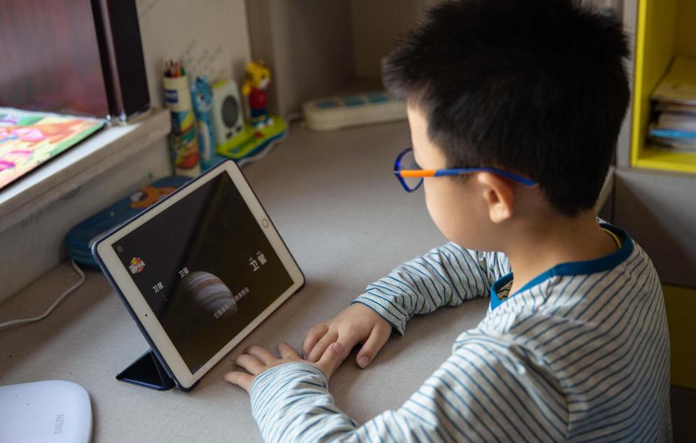 四川高中强制买平板,四川一中学要求学生买平板