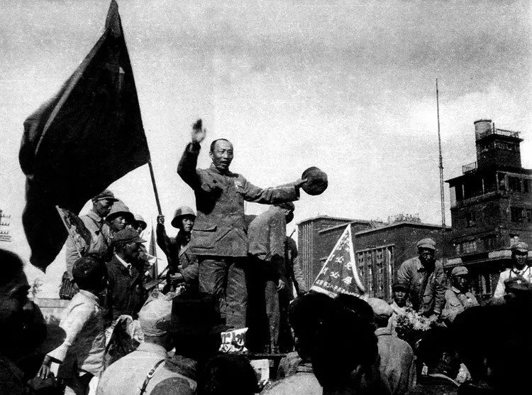 此人明明是刘邓大军第三号*长首**，为啥被戏称为“老妈妈”？