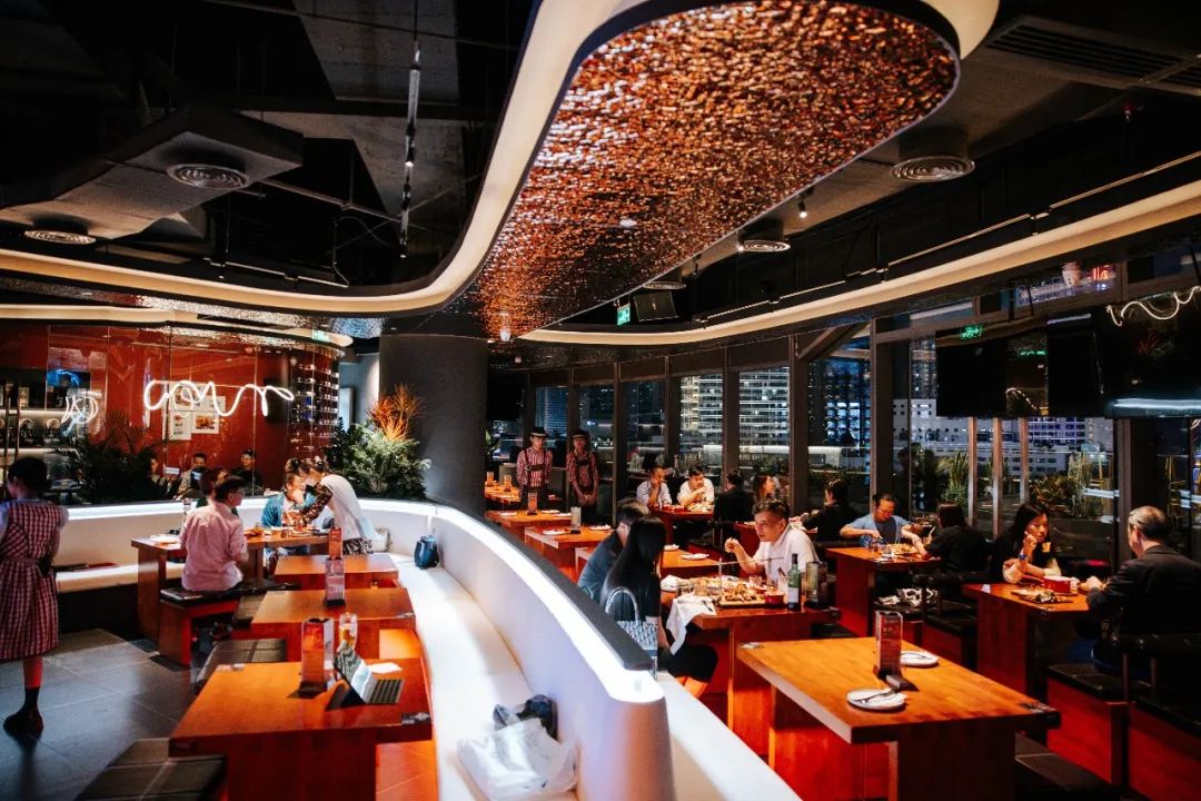 “本想来吃榜①德餐，没想到被绝美江景迷住了...”