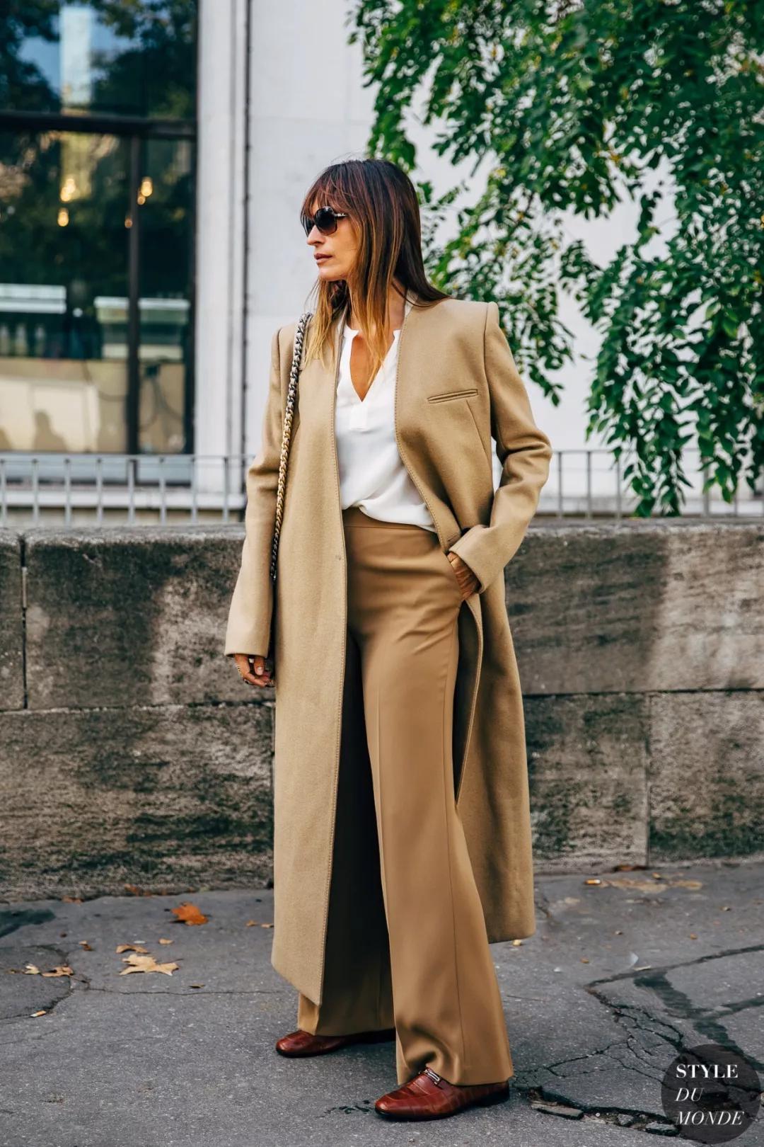 驼色外套内搭什么色彩打底,158梨形身材驼色大衣搭配高级感