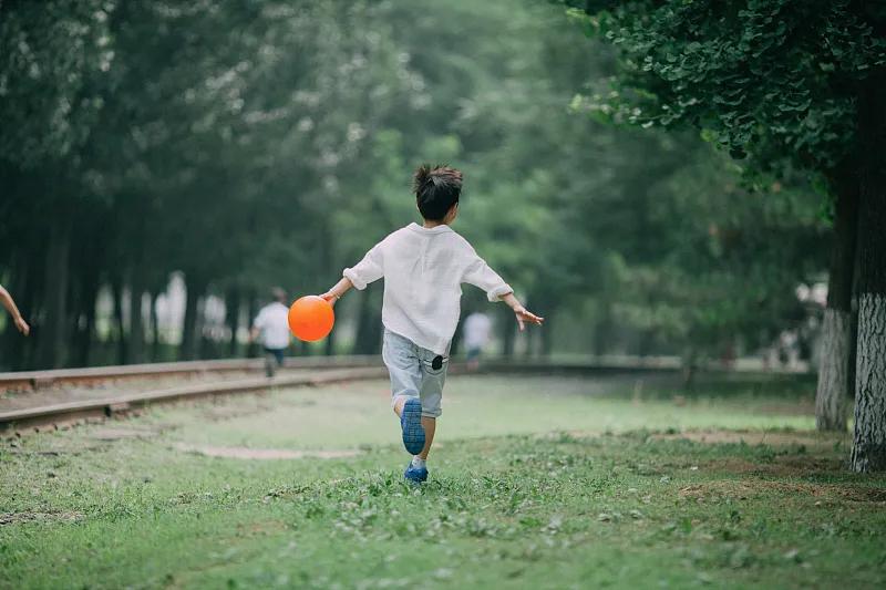 不佛也不鸡,一个中产爸爸的教育冒险