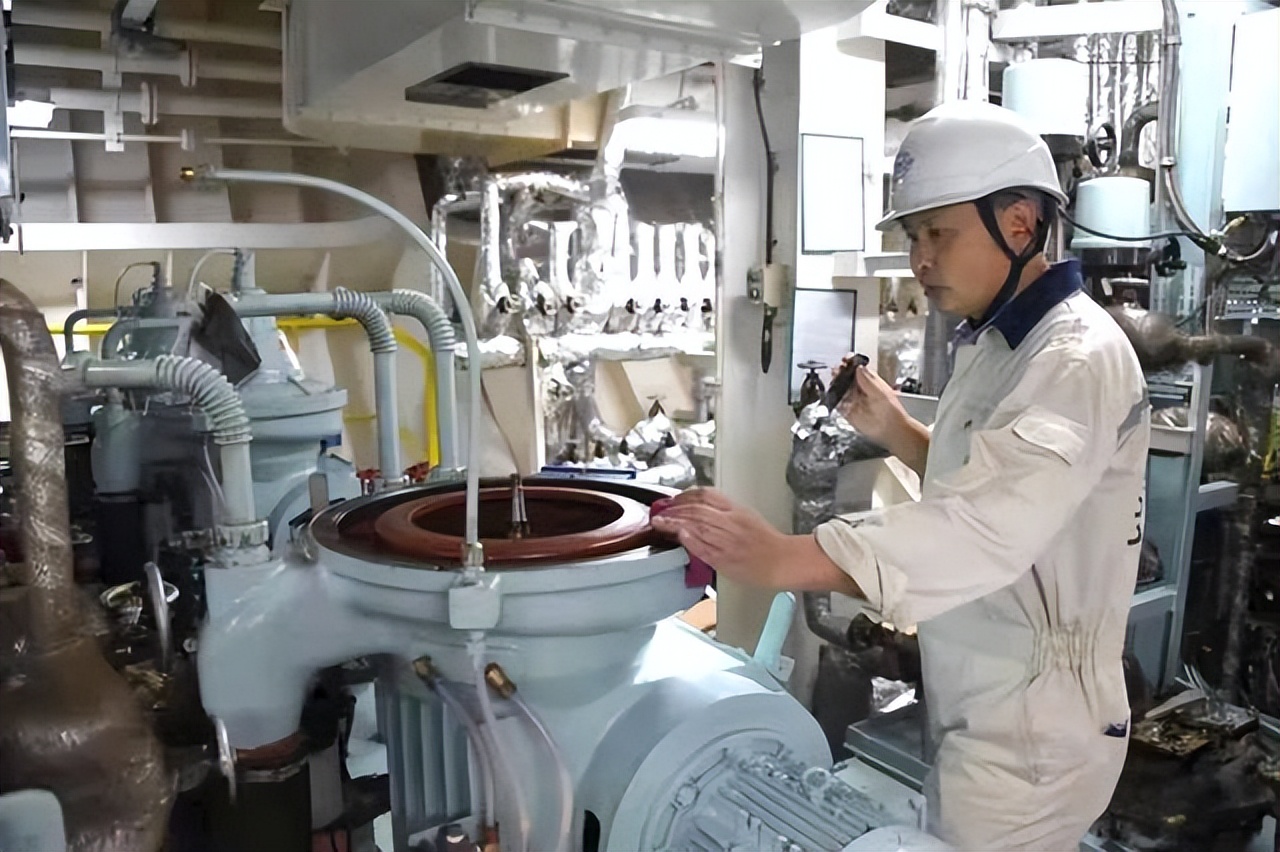 海运船员的一天工作生活,船员怎么在船上工作的