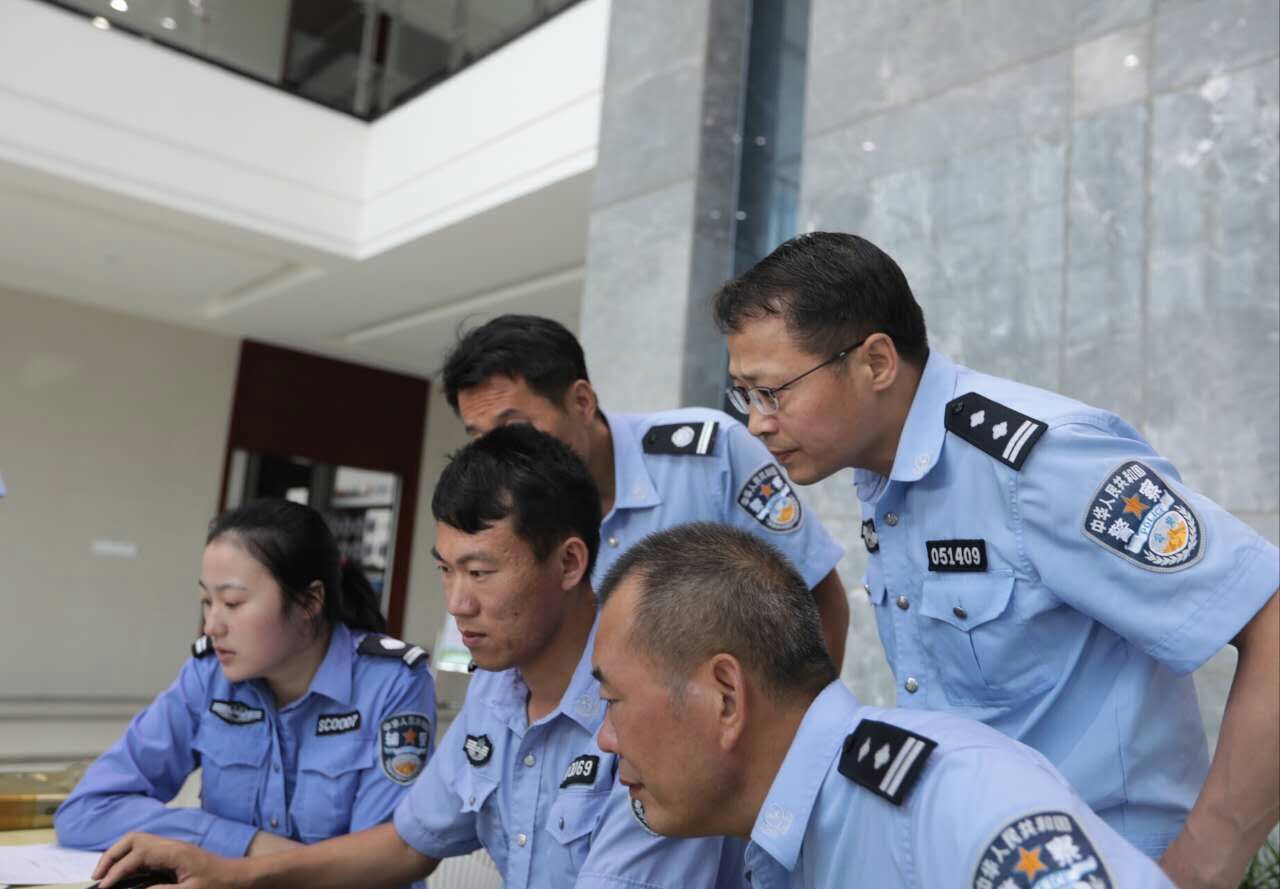 派出所所长同时兼任镇*党**委委员，有什么优势，级别因此提升了吗