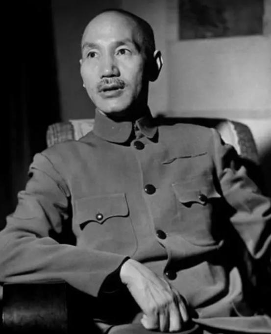 500农妇俘虏*军白**一个团，蒋介石大发雷霆，毛*东泽**：黄毛丫头真行