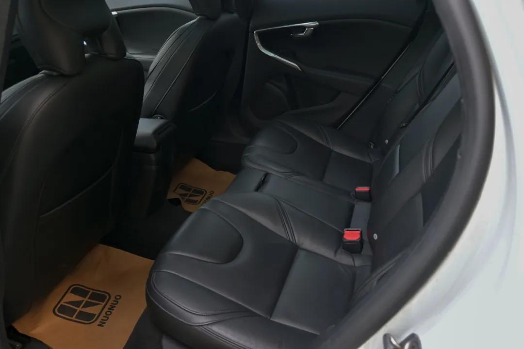 沃尔沃v40算钢炮吗,二手沃尔沃v402018款