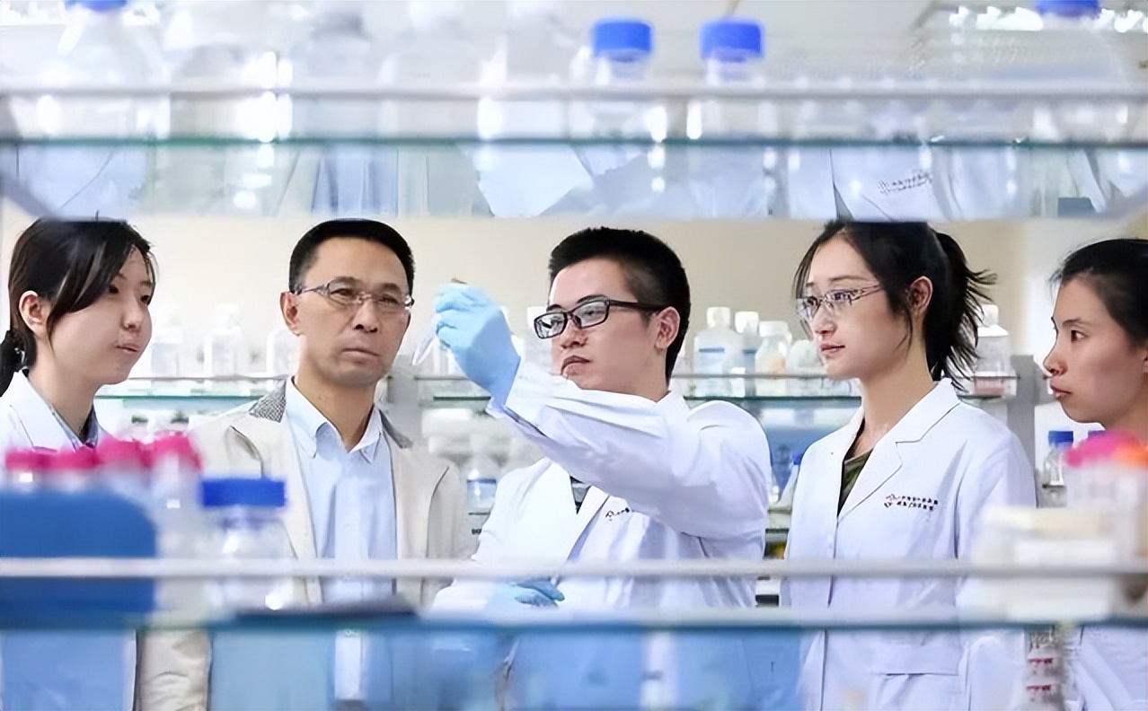 海霞为什么嫁给清华教授,清华北大48岁海霞全家照片