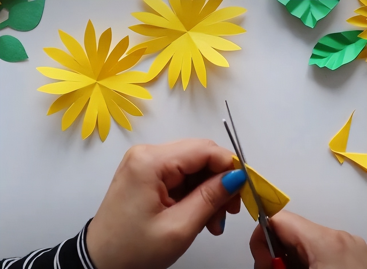 一款适合挂墙上的向日葵纸花