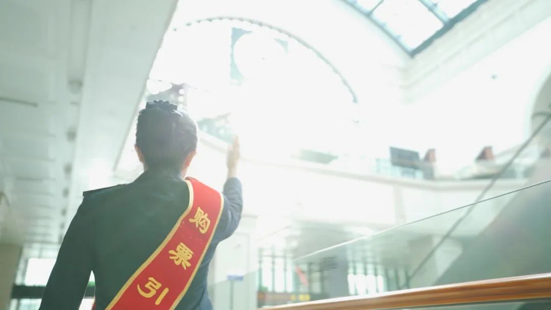 新手买火车票怎么买最便宜,售票小姐姐讲价