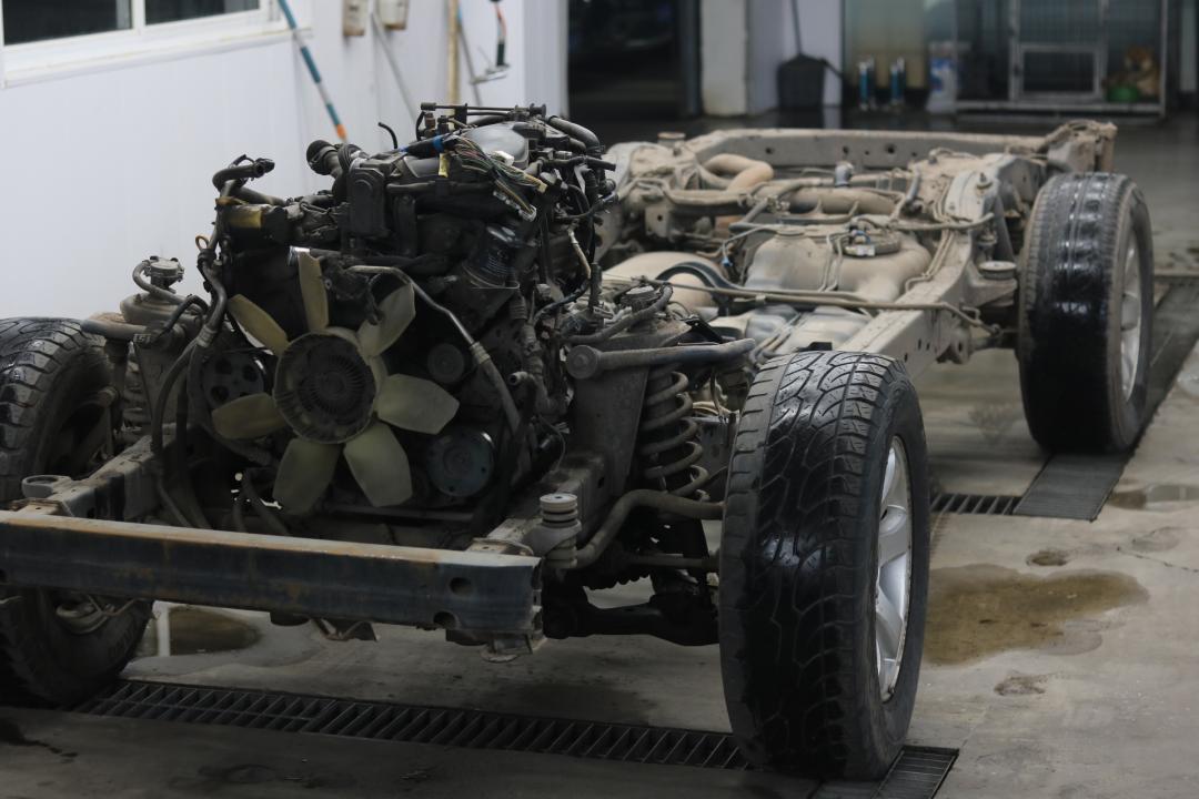 03年丰田霸道全车翻新多少钱,2004款丰田霸道拆车视频