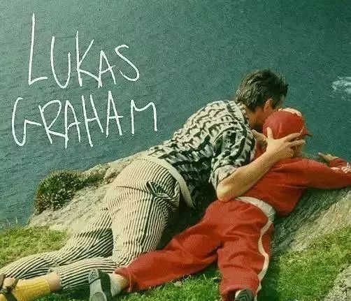 听完瞬间泪崩的十首英文歌,十首让人听完落泪的英文歌