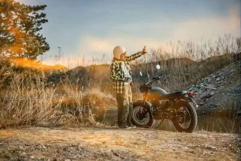 轻骑铃木250cc摩托车,推荐有性能又好看的复古车