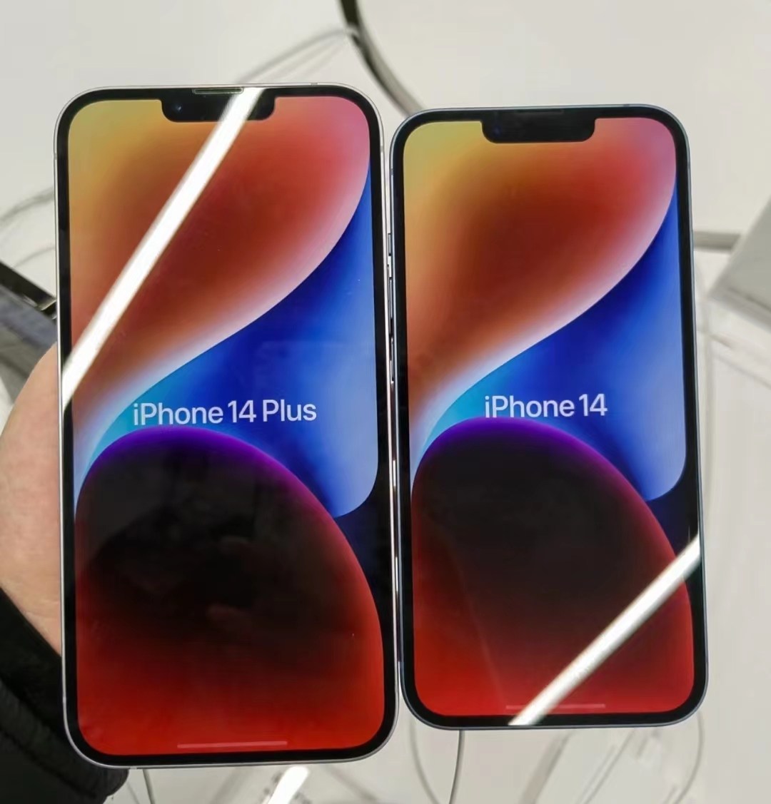 iphone14plus和iphone14买哪个,iphone14和iphone14plus买哪个好