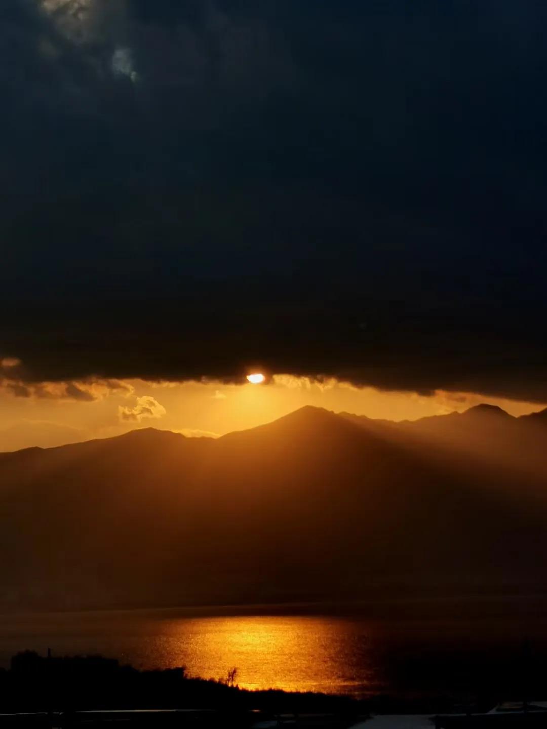 梦幻洱海白纱婚纱照,梦幻洱海