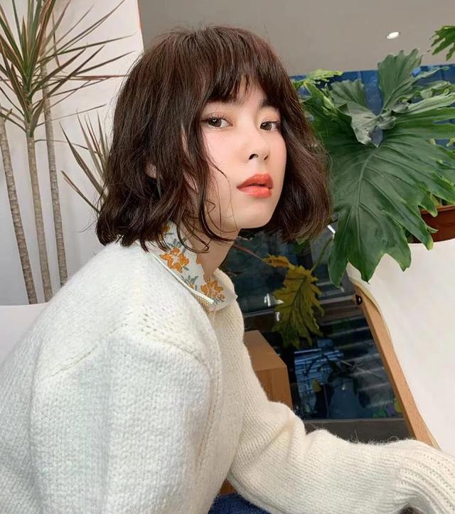 中年圆脸妇女短发最佳发型,中年短发大圆脸烫什么发型