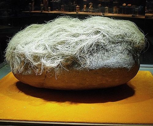 大爷挖出一个石头,老百姓挖到一块自然奇石有啥说法