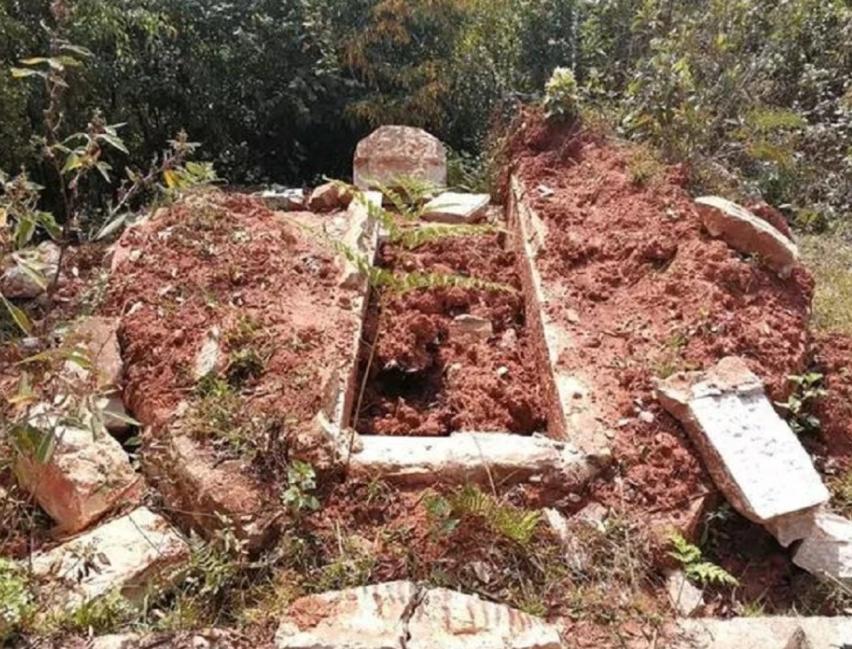 宁波老农从儿子墓穴里挖出一包裹,80岁老农挖开儿子坟墓