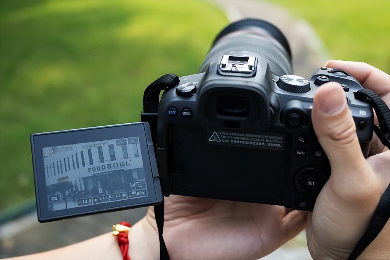 佳能尼康索尼全画幅微单哪个好,尼康佳能索尼入门级相机哪款好