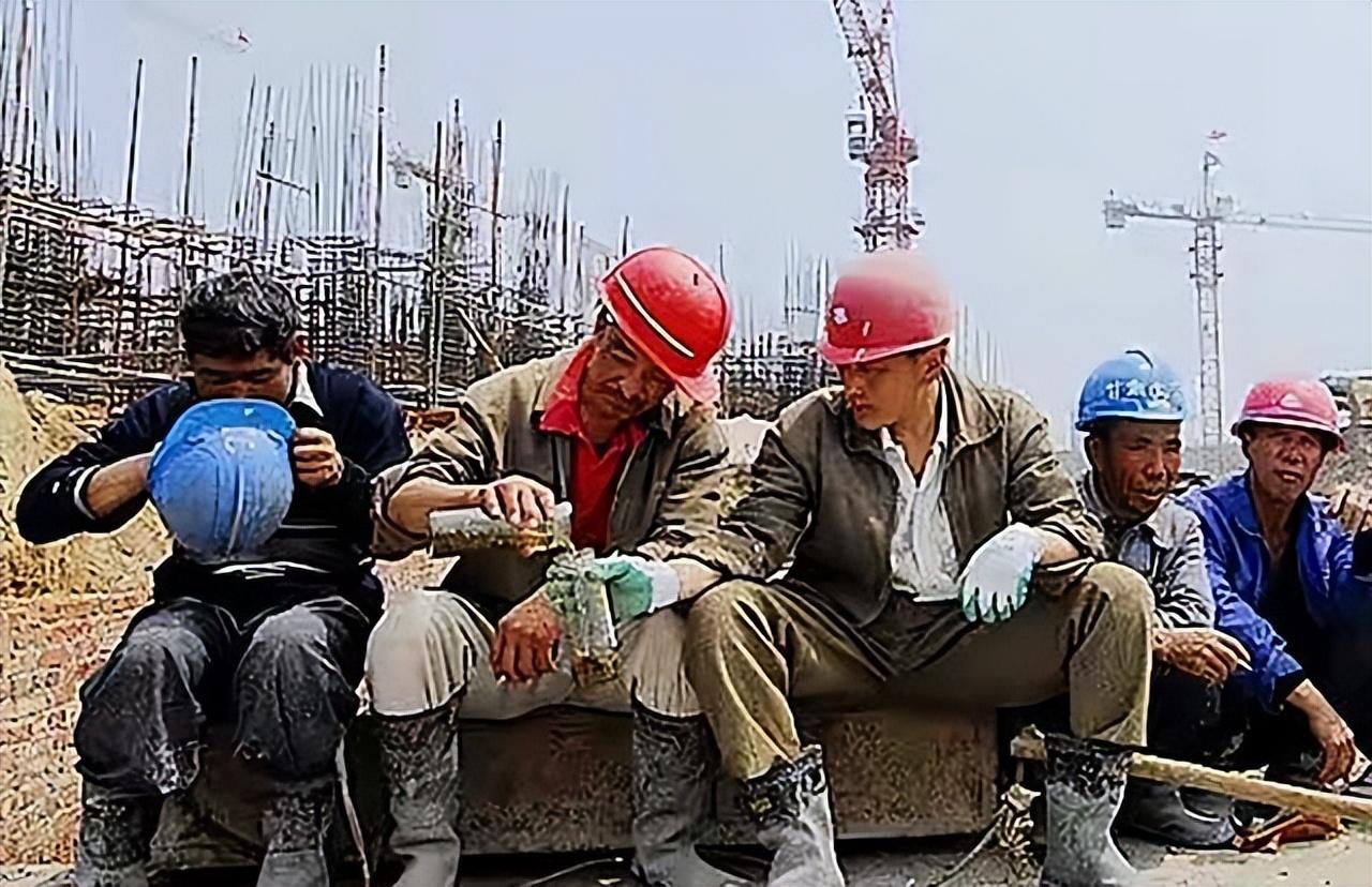 男子在桥洞下研究彩票18年,男子蜗居桥洞研究彩票后续