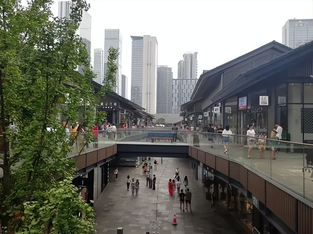 中铁三局辟谣董事长与女子逛街,中铁三局老总太古里