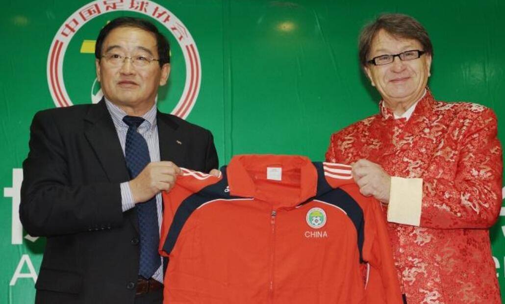 中国男足失败后球迷痛哭,中国男足最差